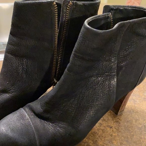 Cole Haan Black Leather Ankle Boots Zip Shoes - Size 7 - Picture 5 of 10